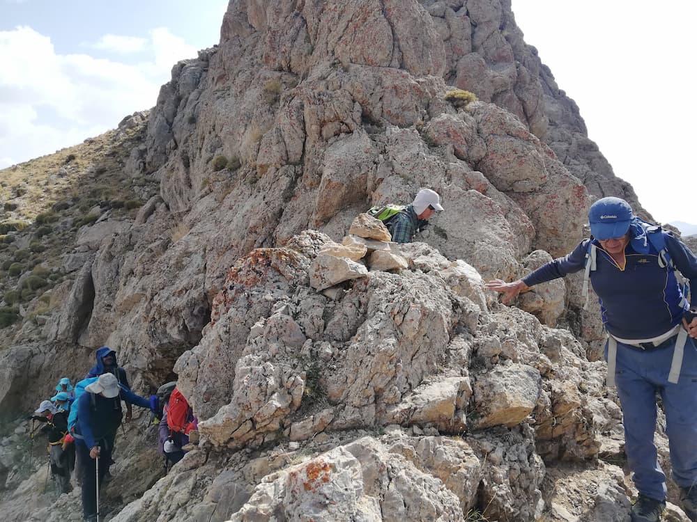 گزارش برنامه صعود به قله پیرزن کلون به ارتفاع 3850 متر از مسیر روستای گرمابدر
